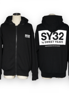 SY32 by SWEET YEARS「BACK BOX LOGO ZIP HOODIE」BLACK【エスワイサーティトゥバイスウィートイヤーズ】