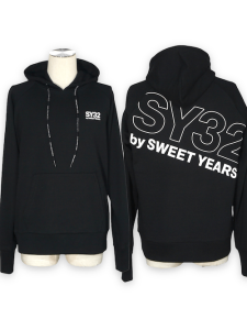 ں١SY32 by SWEET YEARSSLASH BIG LOGO PO HOODIEBLACKWHITE