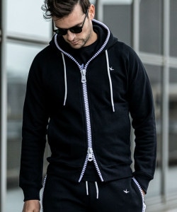 ビックファスナーバック刺繍ロゴパーカー ブラック 1PIU1UGUALE3 RELAX ウノピゥウノウグァーレトレ リラックス