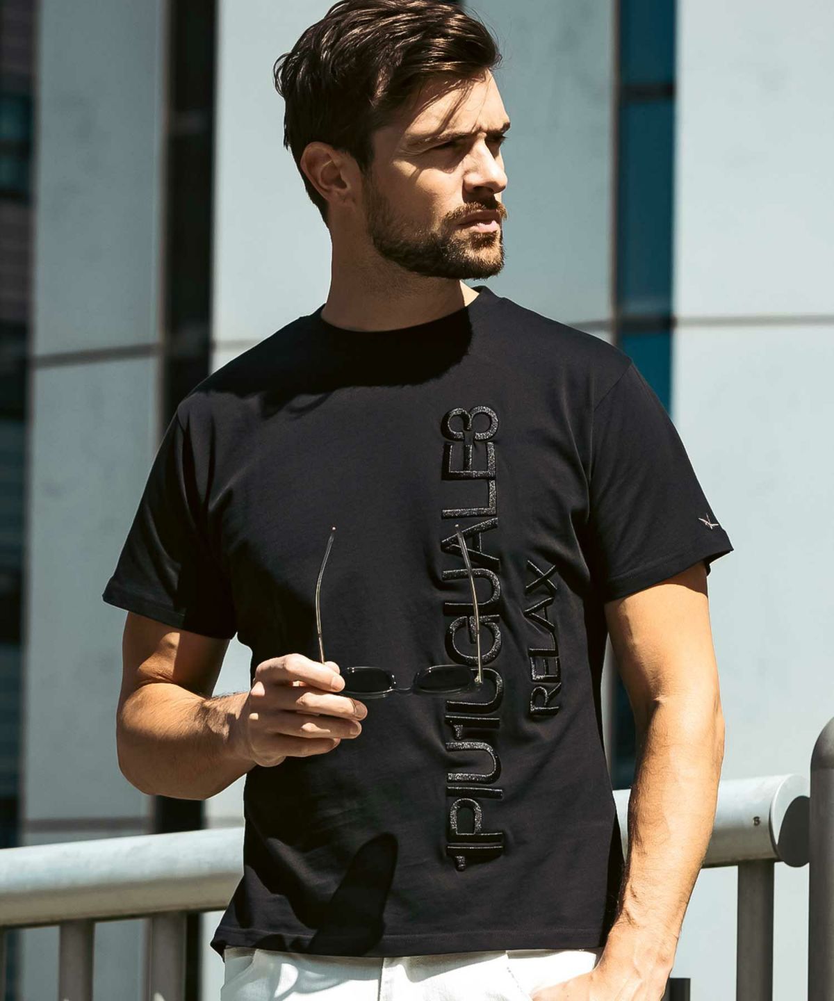 【1PIU1UGUALE3 RELAX】バーチカル刺繍ロゴ 半袖Tシャツ バーチカル刺繍ロゴ半袖Tシャツ ブラック 1PIU1UGUALE3 RELAX