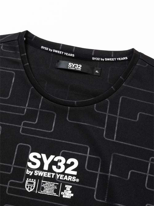 T EMBOSS GEOMETRY MINI LOGO TEE BLACK SY32 by SWEET YEARS 磻ƥȥХȥ䡼