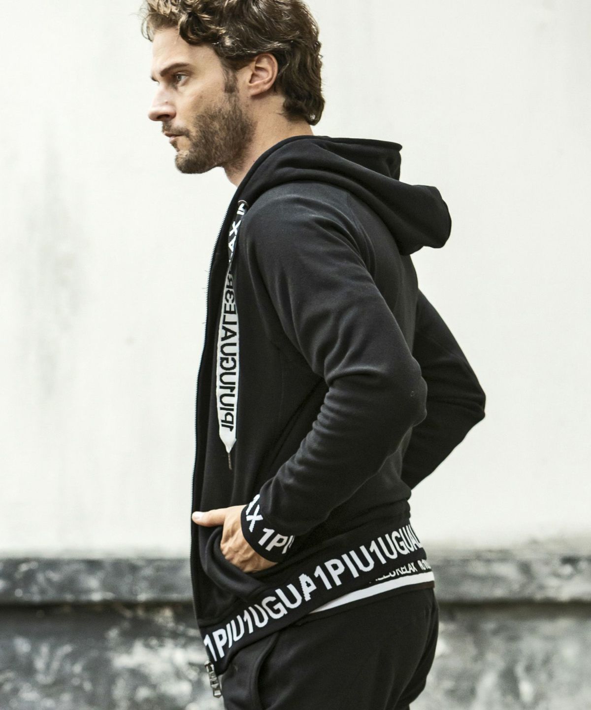 ワイドスピンドルロゴスウェットパーカー ブラック 1PIU1UGUALE3 RELAX