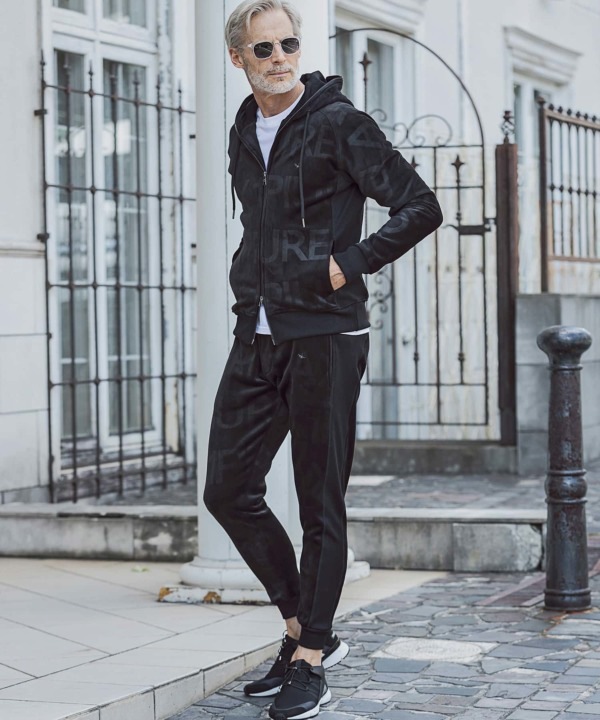 1PIU1UGUALE3 RELAX「エンボスロゴベロアパーカー」 BLACK【ウノピゥ