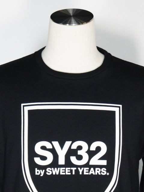 SY32 by SWEET YEARS��SHIELD EMBLEM L/S TEE��BLACK