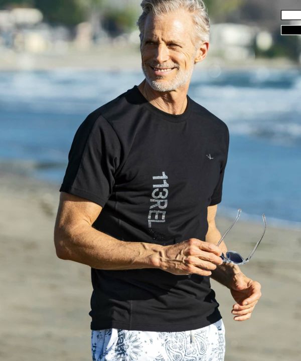 1PIU1UGUALE3 RELAX「ラインストーングラデーションロゴ半袖T