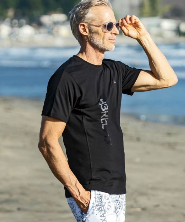 1PIU1UGUALE3 RELAX▼グラデーションラインストーン 半袖Tシャツ 1PIU1UGUALE3 RELAX「ラインストーングラデーションロゴ半袖T