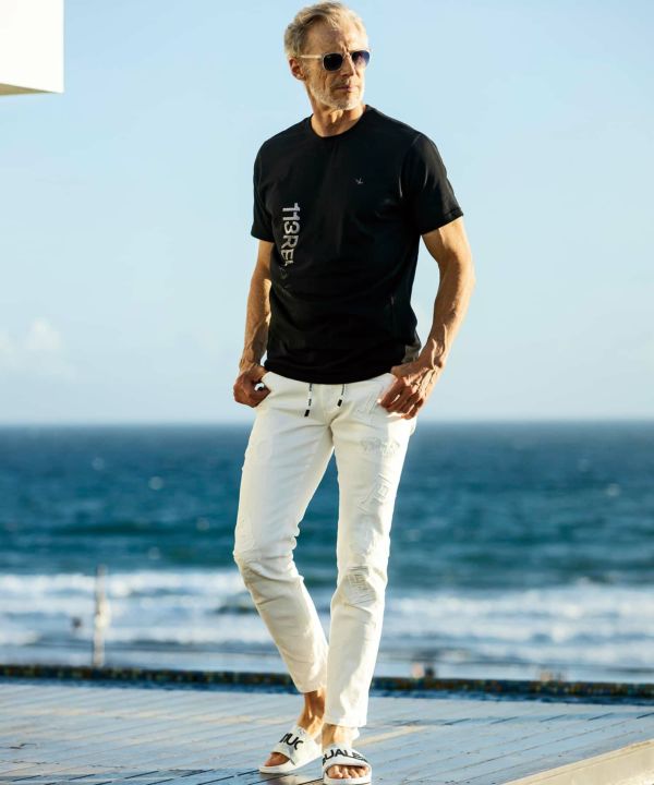 1PIU1UGUALE3 RELAX▼グラデーションラインストーン 半袖Tシャツ 1PIU1UGUALE3 RELAX「ラインストーングラデーションロゴ半袖T