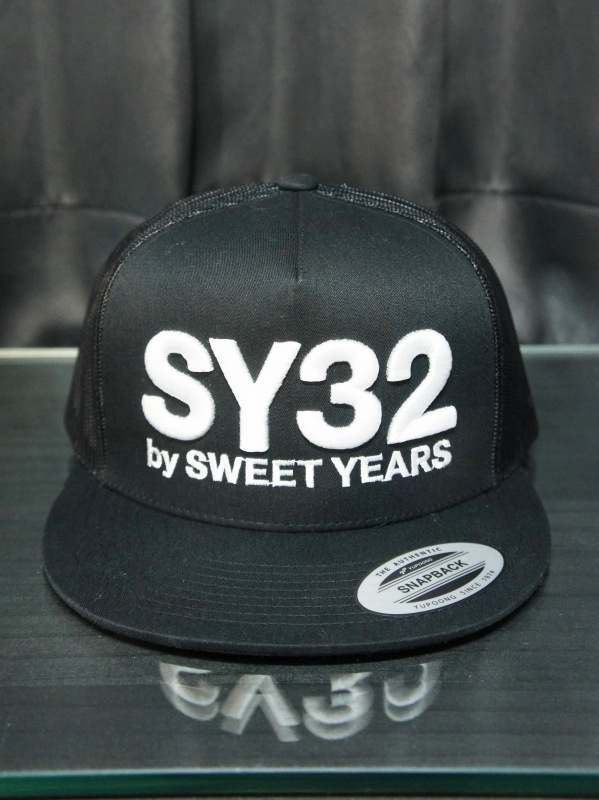 SY32 by SWEET YEARS「3D LOGO SNAPBACK MESH CAP」BLACK×WHITE