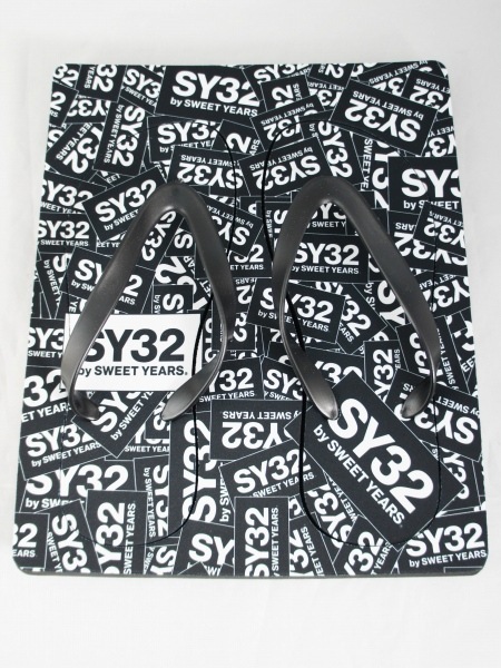 SY32 by SWEET YEARS��BEACH SANDALS(BOX LOGO)��BLACK�ڥ����磻�����ƥ��ȥ��Х����������ȥ��䡼�����ӡ���������롦�֥�å���