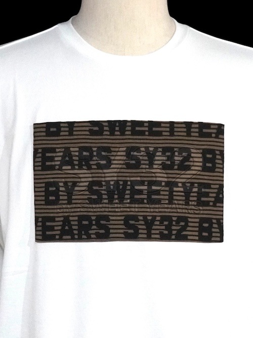 T JACQUARD EMBOSS LOGO TEE WHITE SY32 by SWEET YEARS 磻ƥȥХȥ䡼
