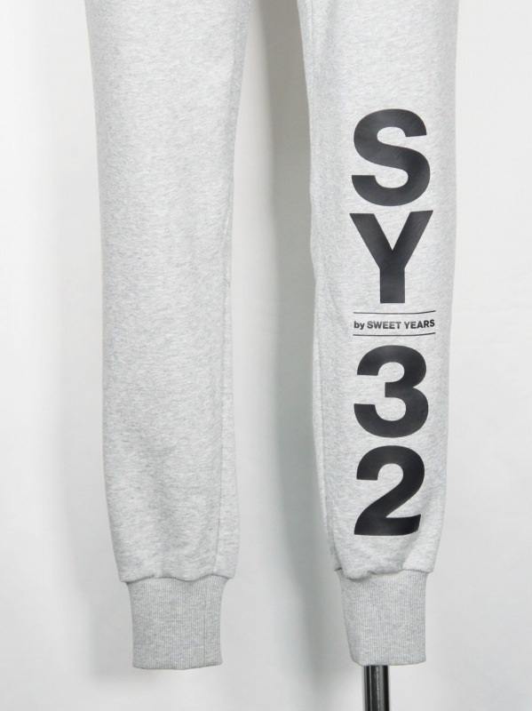 SY32 by SWEET YEARS��SHIELD LOGO SWEAT PANTS��GRAY