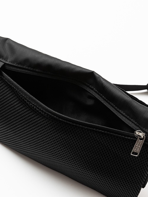 MAGNET TYPE SACOCHE BLACK SY32 by SWEET YEARS �����磻�����ƥ��ȥ��Х����������ȥ��䡼��