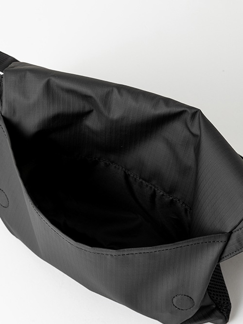 MAGNET TYPE SACOCHE BLACK SY32 by SWEET YEARS �����磻�����ƥ��ȥ��Х����������ȥ��䡼��