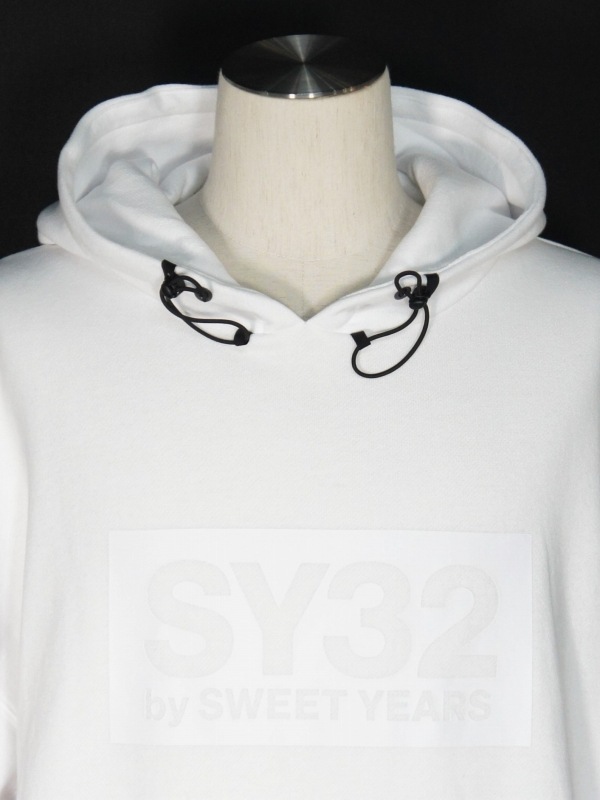 SY32 by SWEET YEARS��BOX LOGO BIG SILHOUETTE HOODIE��WHITE