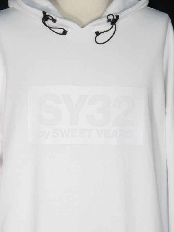 SY32 by SWEET YEARS��BOX LOGO BIG SILHOUETTE HOODIE��WHITE