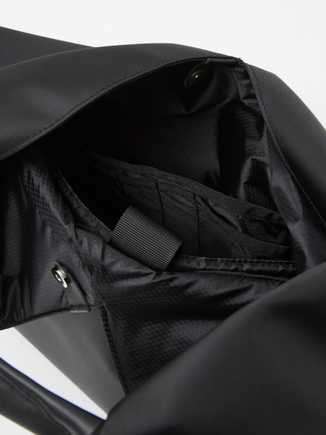 �ڷ��̡�������Ǻ����� �桼�ƥ���ƥ� ���ŤޥХå� A4�������б� 15.6�����PC��Ǽ��ǽ �֥�å� alfredoBANNISTER ����ե�åɥХ˥�����