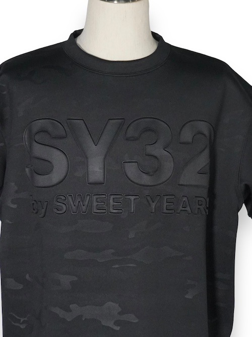 T DOUBLE KNIT EMBOSS LOGO TEE BLACK CAMO SY32 by SWEET YEARS 磻ƥȥХȥ䡼