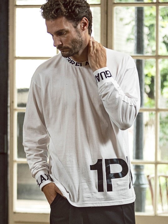 1PIU1UGUALE3 RELAX�֥磻�ɥͥå�����ĹµT����ġ�WHITE�ڥ��Υԥ����Υ���������ȥ� ���å�����