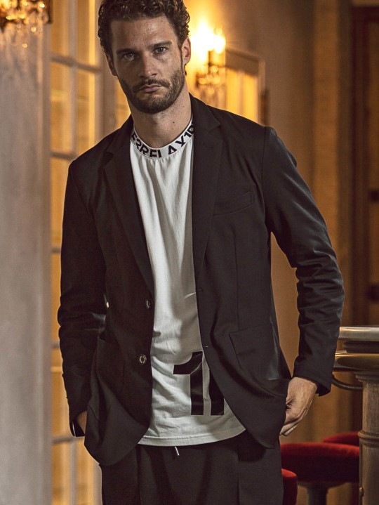 1PIU1UGUALE3 RELAX�֥磻�ɥͥå�����ĹµT����ġ�WHITE�ڥ��Υԥ����Υ���������ȥ� ���å�����