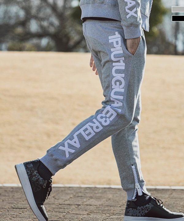 1PIU1UGUALE3 RELAX「ビッグファスナーサイドロゴアップリケスウェット