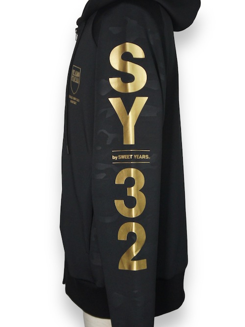 ZIP�ա��ǥ��� DOUBLE KNIT EMBOSS CAMO SHIELD LOGO ZIP HOODIE BLACK��GOLD SY32 by SWEET YEARS �����磻�����ƥ��ȥ��Х����������ȥ��䡼��