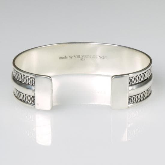 Velvet Lounge シルバー　バングル　（ 箱付き） Velvet Lounge シルバー バングル （ 箱付き） ヴェルヴェット