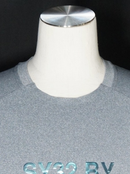 SY32 by SWEET YEARS��IRIDESCENT LOGO PRACTICE SHIRTS��GRAY