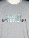 SY32 by SWEET YEARS��IRIDESCENT LOGO PRACTICE SHIRTS��GRAY