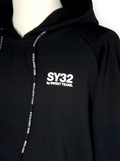 SY32 by SWEET YEARS��SLASH BIG LOGO PO HOODIE��BLACK��WHITE