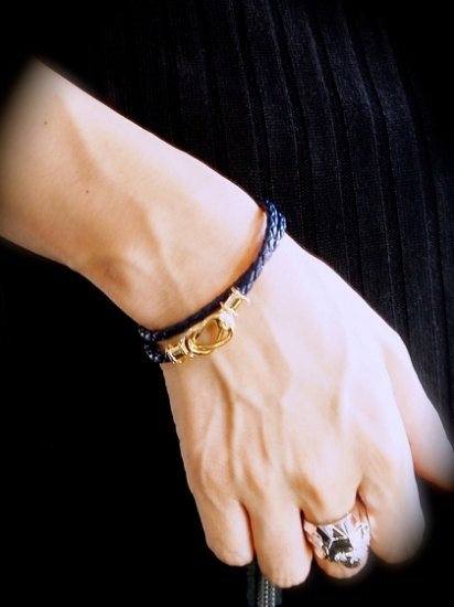 Velvet Lounge CURVED FOOK LEATHER BRACELET (W-TYPE)NAVY