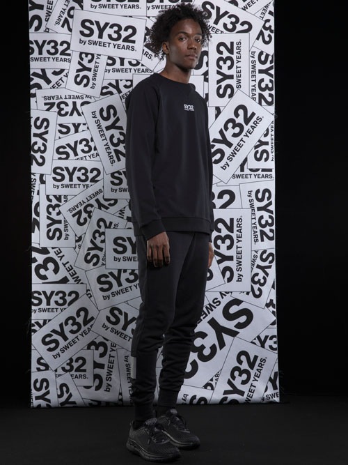 国内発送【SY32 by SWEETYEARS】 World Star P/O クルーネック SY32 by SWEET YEARS「WORLD STAR P/O CREW」BLACK | トップス