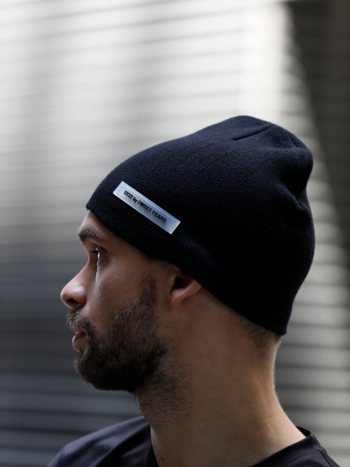 SY32 by SWEET YEARS ��SILICON LOGO KNIT BEANIE��BLACK�ڥ����磻�����ƥ��ȥ��Х����������ȥ��䡼�����˥åȥӡ��ˡ����֥�å���