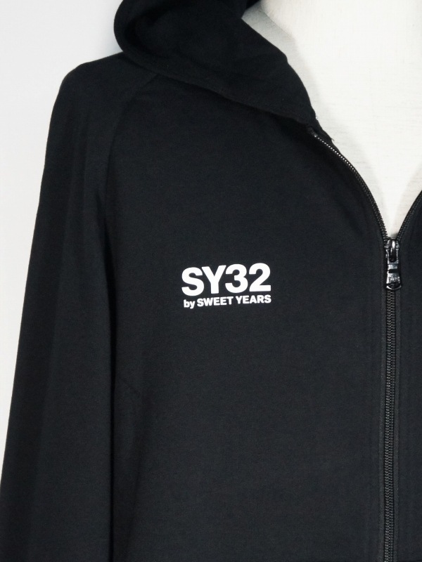 SY32 by SWEET YEARS��SHIELD LOGO ZIP HOODIE��BLACK