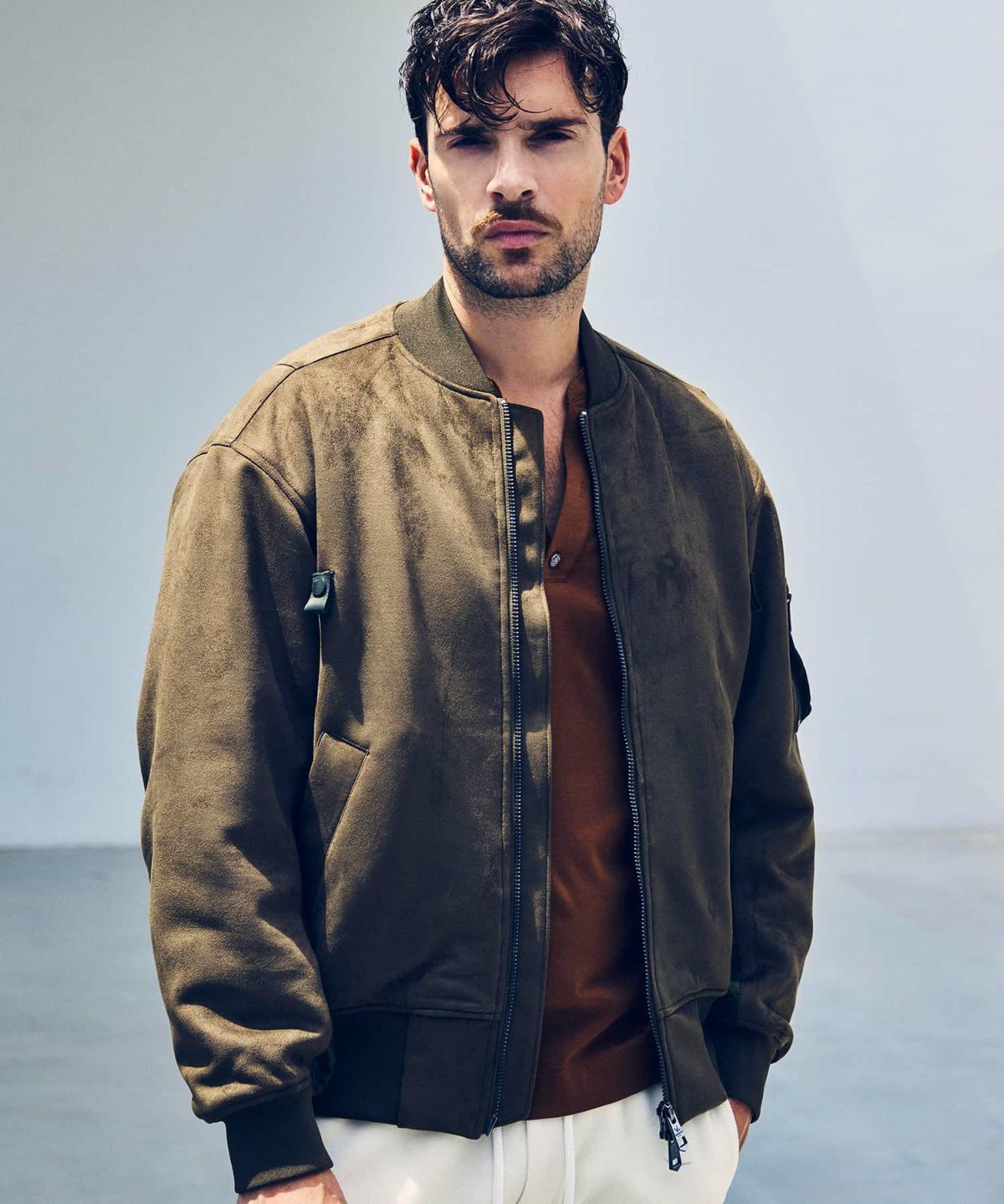 ○★新品未使用　ウノピゥウノウグァーレトレ　ストレッチブルゾン　V　カーキ系 スウェードパデッドブルゾン カーキ 1PIU1UGUALE3 RELAX ウノ