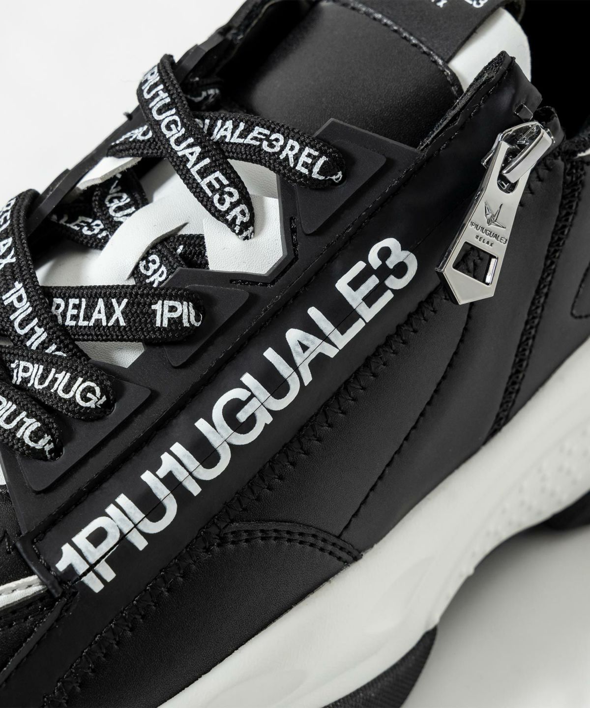 ジップロゴスポーツスニーカー ブラック 1PIU1UGUALE3 RELAX ウノピゥ