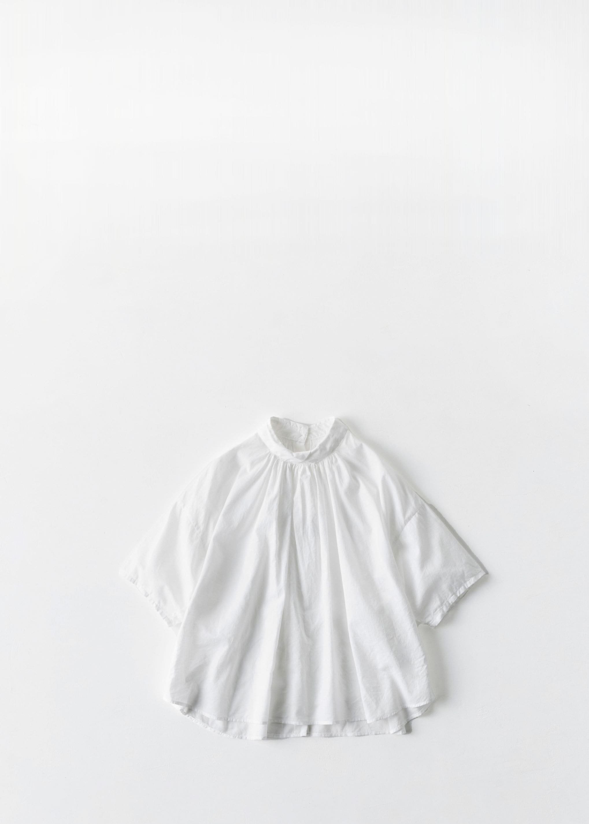 ST-178<br>バックボタンブラウス - BASIC - Veritecoeur(ヴェリテクール)