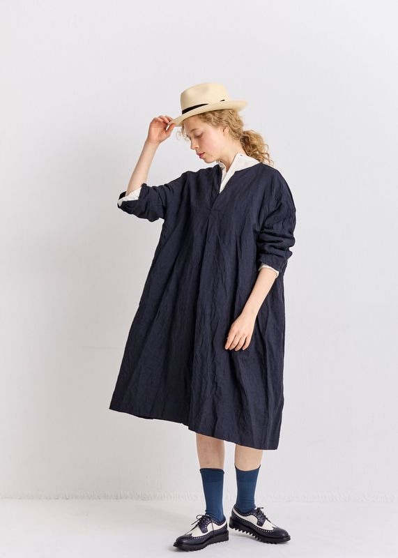 ヴェリテクール　リネンロングワンピース　ボートネック　麻100%　黒　長袖 ヴェリテクール リネンロングワンピース ボートネック 麻100% 黒