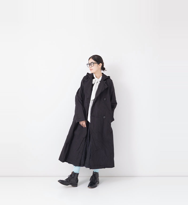 美品 ヴェリテクール フード付きダウンコート 黒 ダブル釦 ダウンジャケット Veritecoeur ヴェリテクール ダブルボタンコート ST-103 レディース