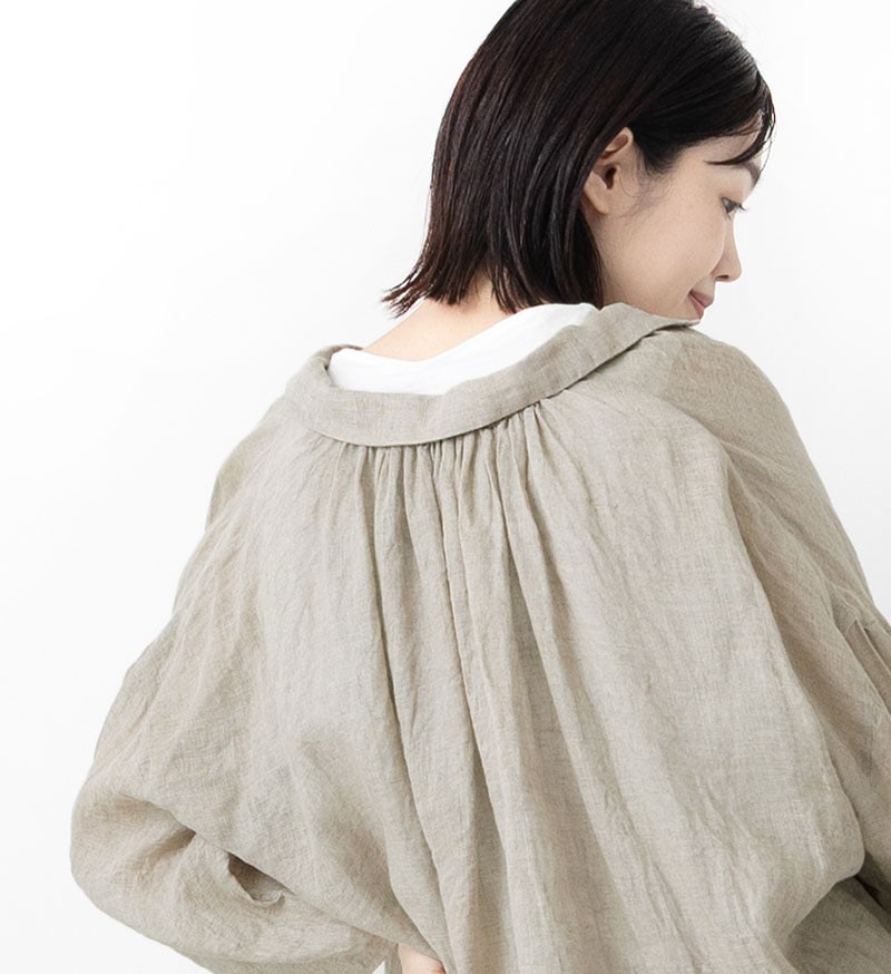 美品 Veritecoeur ヴェリテクール ギャザー ブラウス ホワイト ST-167C) / Veritecoeur(ヴェリテクール) / ギャザーブラウス / メール
