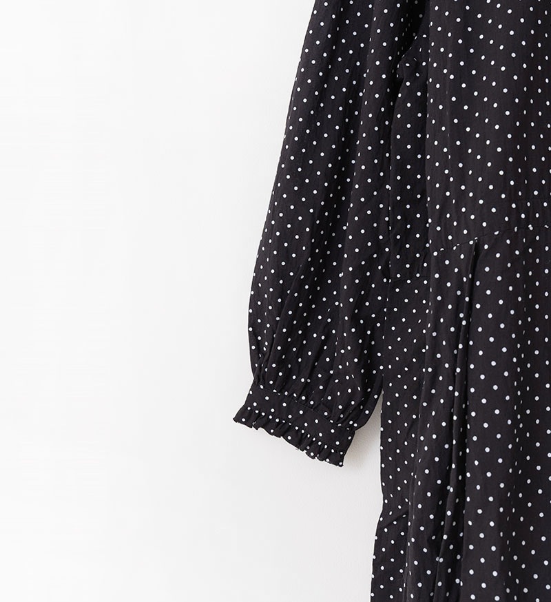 「新品未使用」ヴェリテクール　ドット柄ロングワンピース　VC-2749 VC-2749<br>ドットフリルワンピース - COLLECTION - Veritecoeur