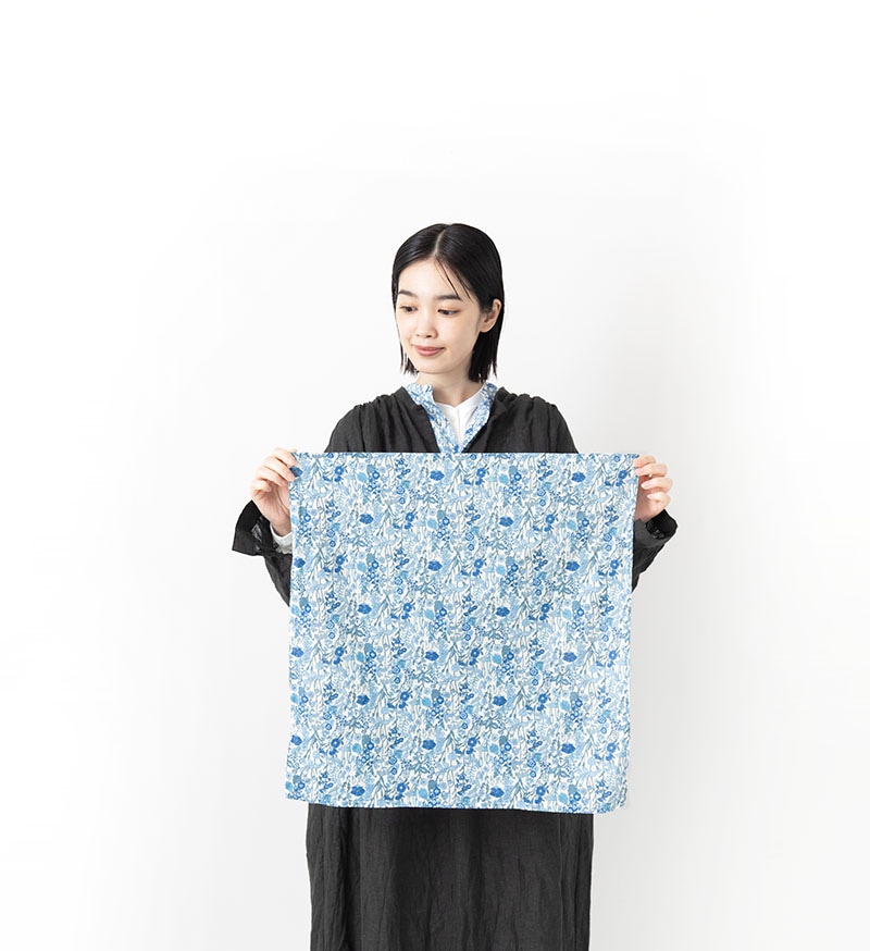 n*y様 【新品】45R　ネイビー色　多数の花柄プリント スカーフ　フリンジ付 Snowblue Gardenシルクプリントスカーフ(マフラー・ストール・スカーフ