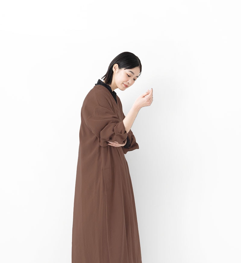 VC-2856<br>Vネックワンピース - COLLECTION - Veritecoeur(ヴェリテ