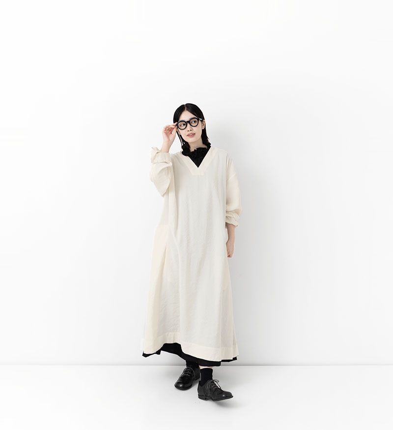 VC-2856<br>Vネックワンピース - COLLECTION - Veritecoeur(ヴェリテ