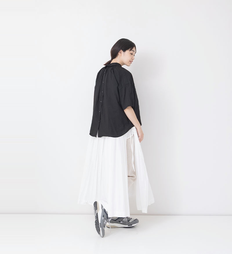 ST-178<br>バックボタンブラウス