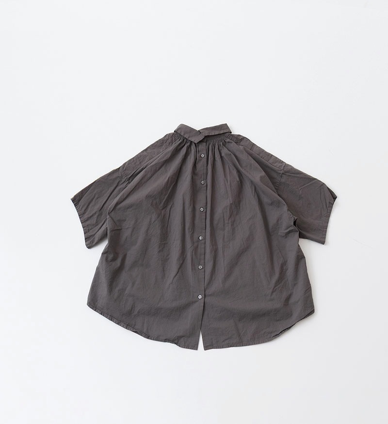 ST-178<br>バックボタンブラウス - BASIC - Veritecoeur
