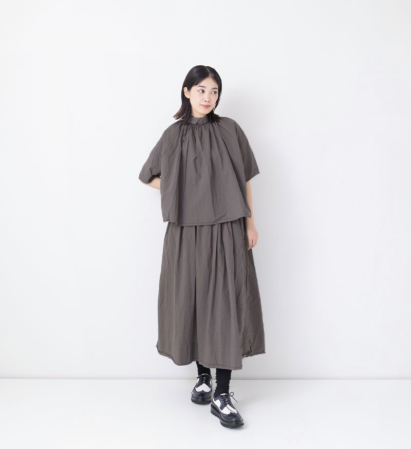 ST-178<br>バックボタンブラウス