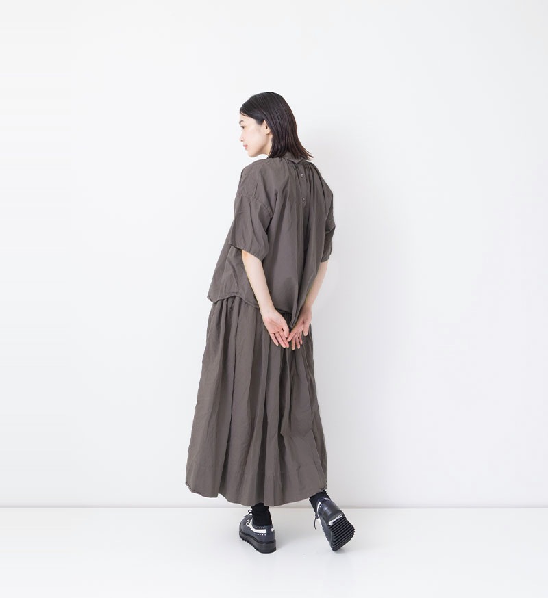 ST-178<br>バックボタンブラウス