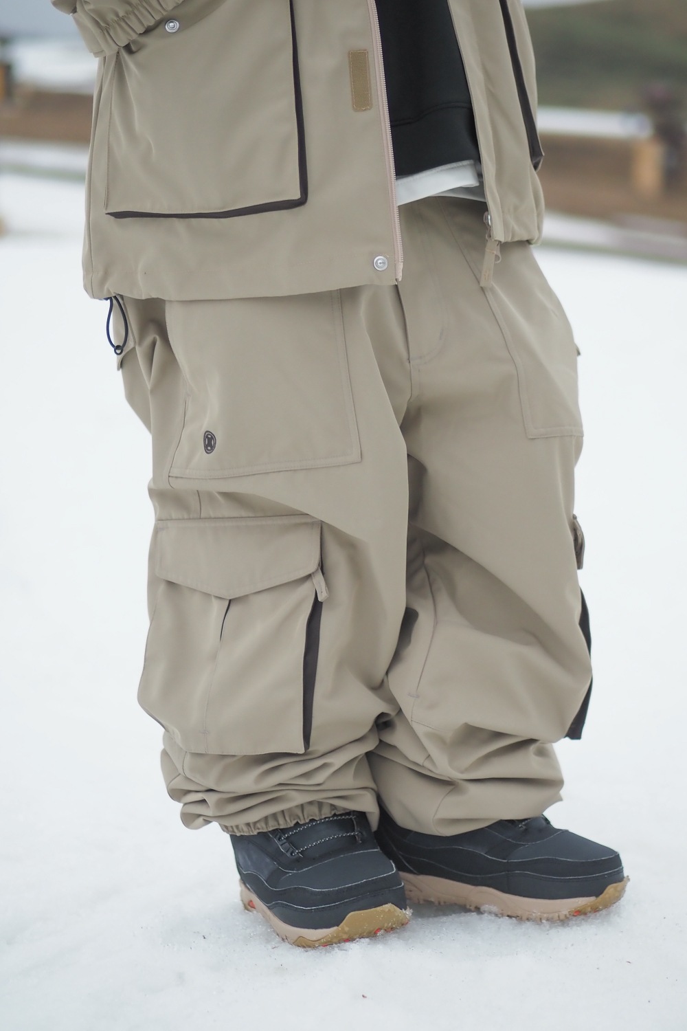 Wide Jogger Cargo Pants