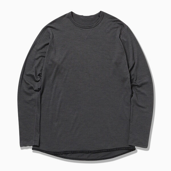 and wander merino base long sleeve T charcoal [アンドワンダー]