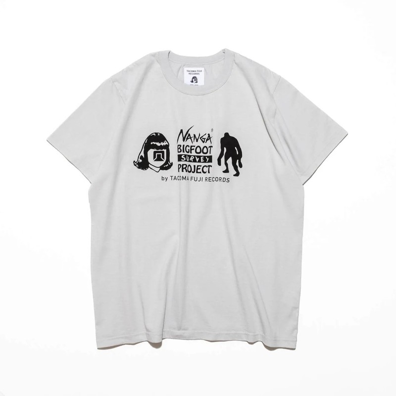 NANGA NANGA×TACOMA FUJI RECORDS BIGFOOT SURVEY PROJECT LOGO TEE ICE GRY [ナンガ]